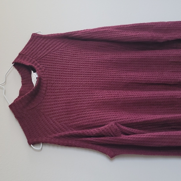 Decree cold shoulder top - Picture 2 of 4